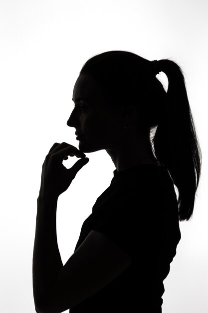 女性の古典的な肖像画のシルエット