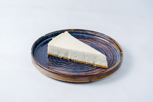 Free photo classical cheesecake served on plate