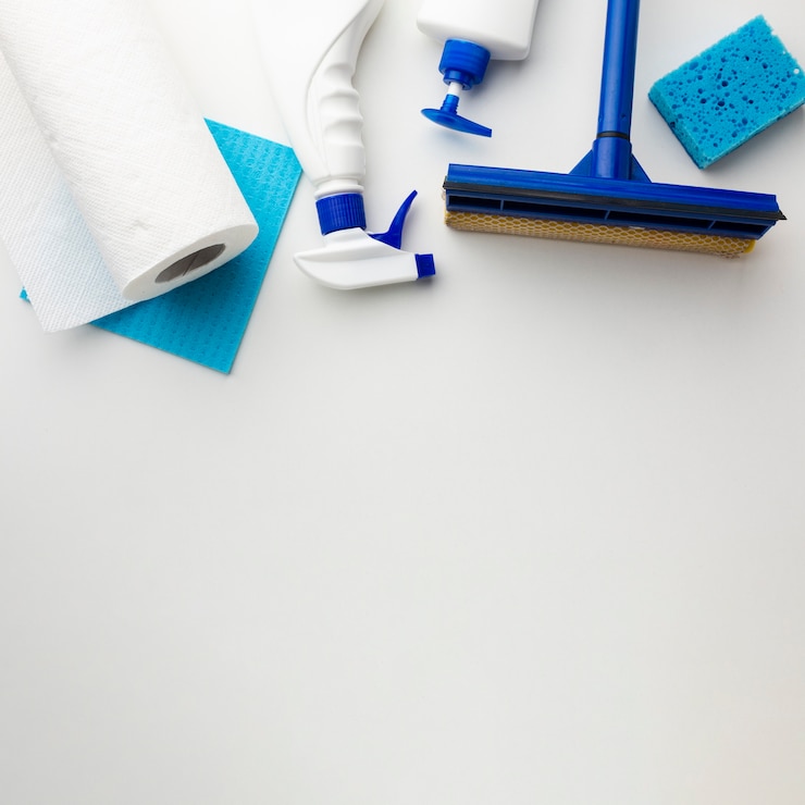 Free Photo cleaning tools with copy space