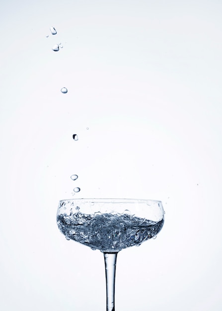 Free photo clear water in glass with empty space