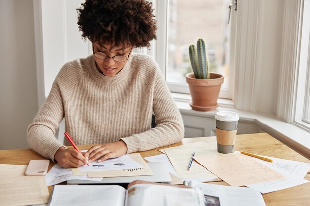 Free photo clever busy young woman accountant working at home