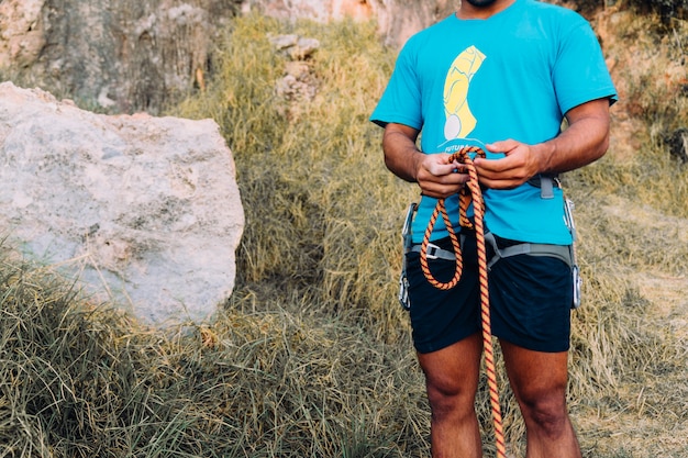 Free photo climber holding rope