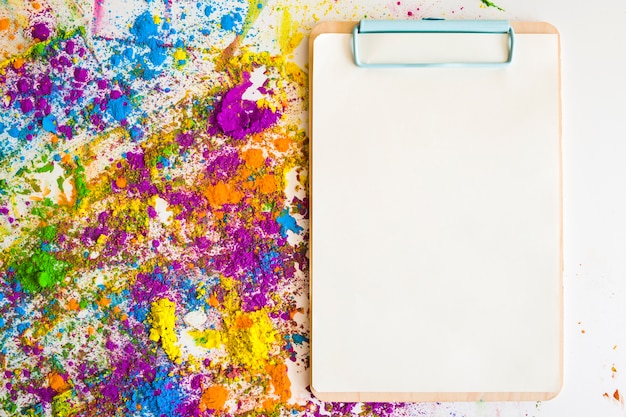 Free photo clipboard near blurs and heaps of different bright dry colors