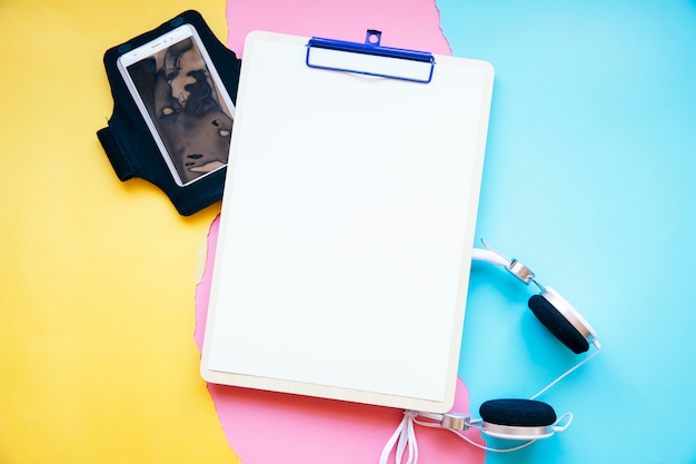 Clipboard on smartphone and headphones