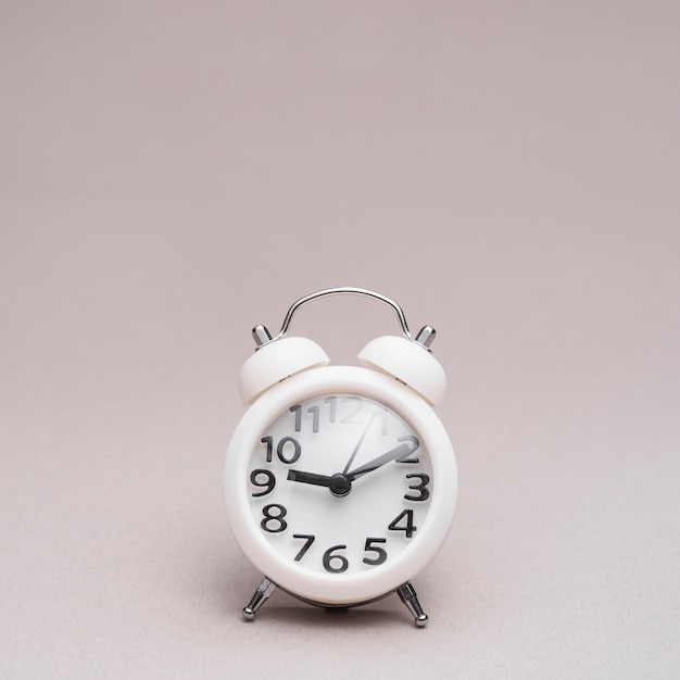 Free photo close-up of alarm clock on colored background