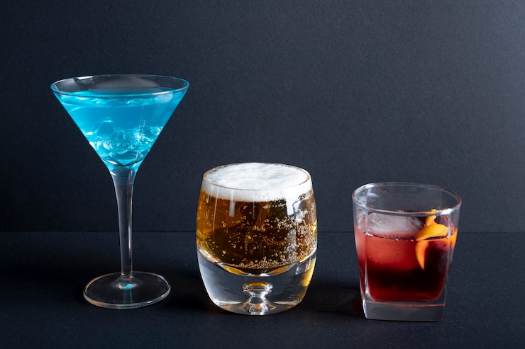 無料Photo すぐに飲めるクローズアップのアルコール飲料