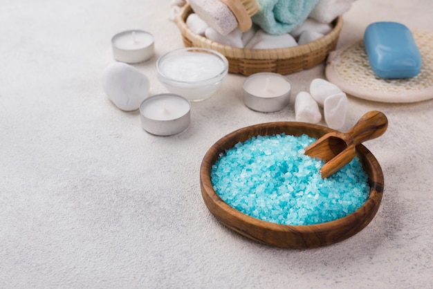 Free photo close-up aroma therapy salt with candles