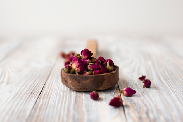 Free photo close-up aromatic mini roses on a table