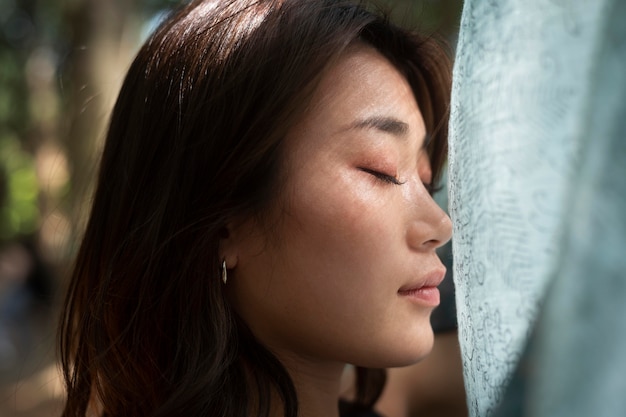 Free photo close up asian woman with closed eyes