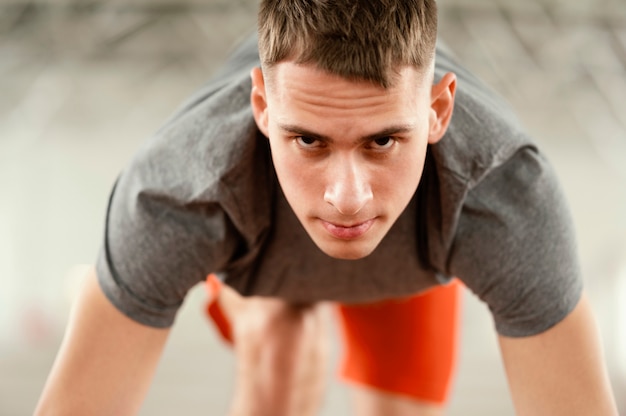 Atleta di primo piano pronto a correre