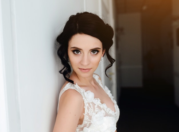 Foto gratuita close-up della sposa attraente