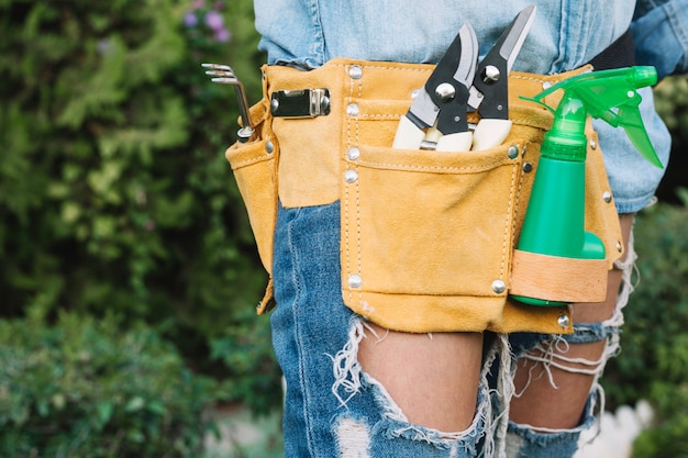 Free photo close-up bag on waist of woman