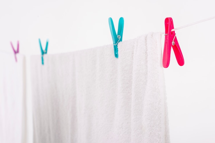 Free Photo close-up bath towel hanging on clothesline