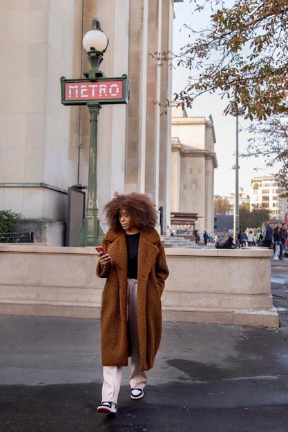 Foto gratuita primo piano sulla bella donna francese