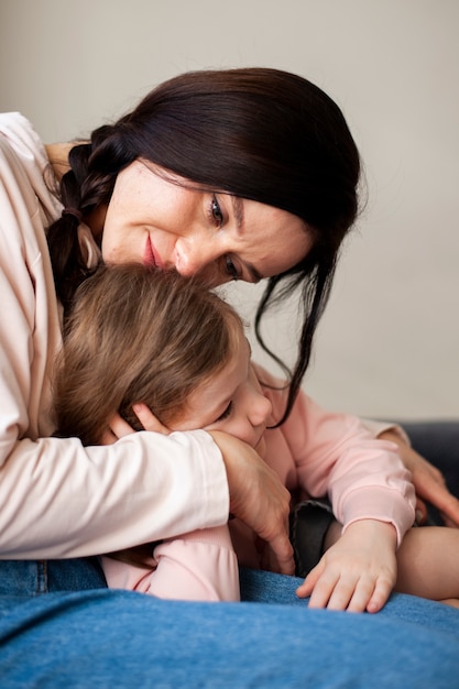 Free photo close-up beautiful mother holding her daughter