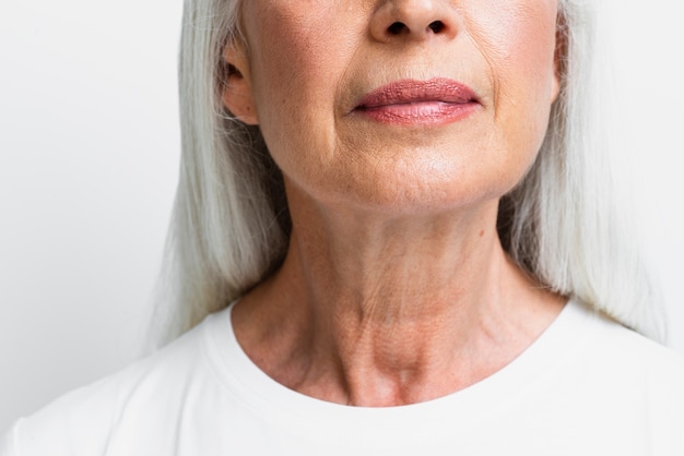 Free photo close-up beautiful senior woman