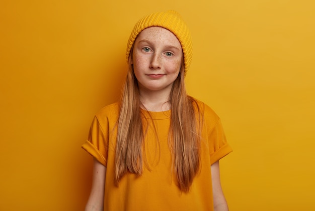 Free photo close up on beautiful young girl isolated