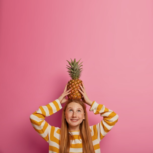 Free photo close up on beautiful young girl isolated