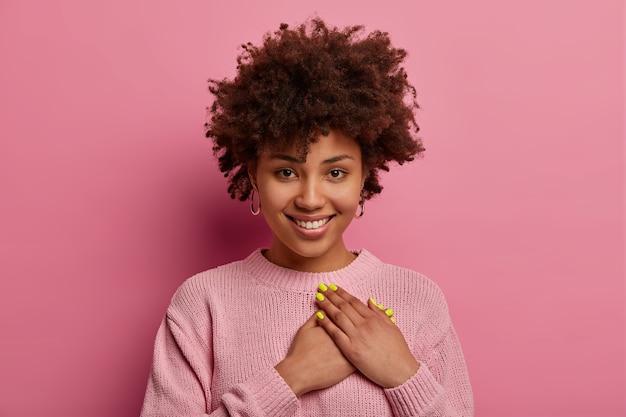 Free photo close up on beautiful young woman isolated