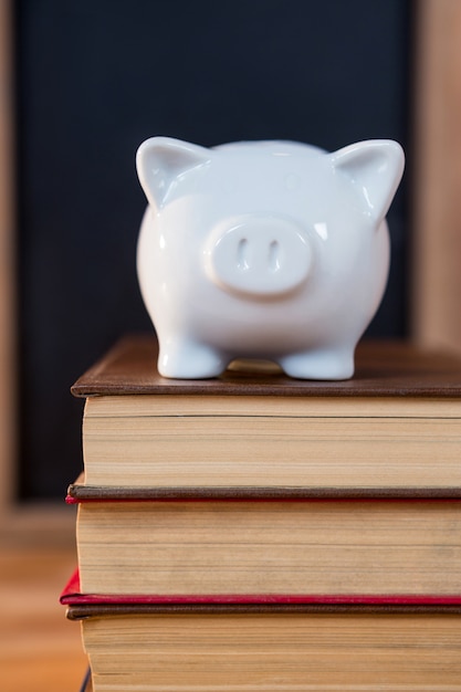 Free photo close-up of books stack with a piggy bank