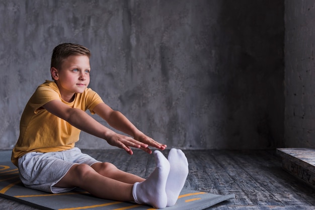 Free photo close-up of a boy wearing white socks stretching his hand