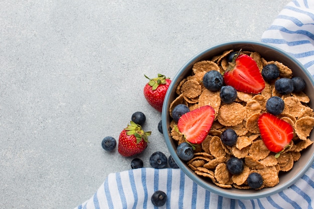Free photo close-up breakfast with cereals