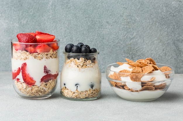 Foto gratuita colazione del primo piano con cereali