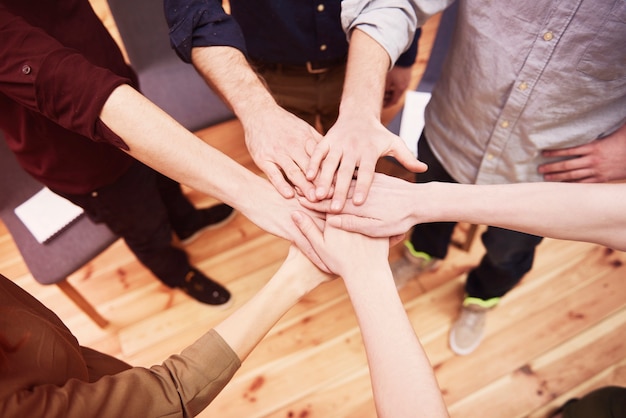 Free photo close up of businessmen handshake in the office