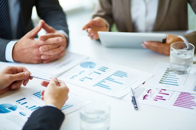 Free photo close-up of businesspeople working with documents