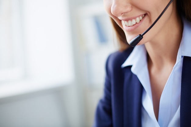 Free photo close-up of a businesswoman with a big smile