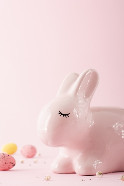 Free photo close-up ceramic easter rabbit