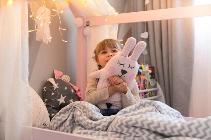Free Photo close up on child playing in her room