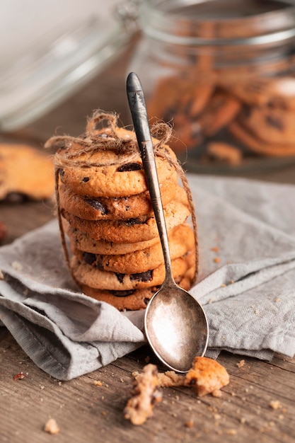 Foto gratuita close-up biscotti al cioccolato