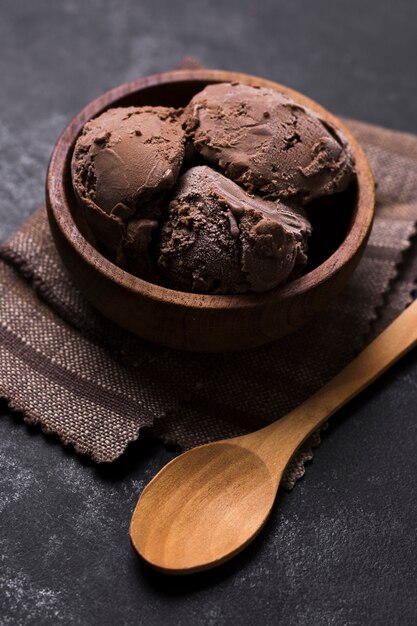 クローズアップチョコレートアイスクリームスクープ