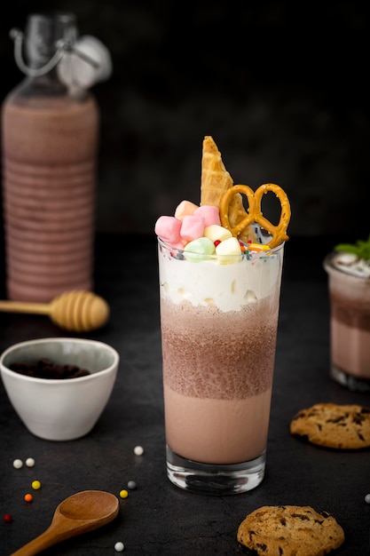 Free photo close-up chocolate milkshake