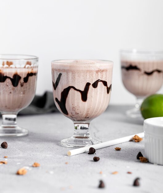 Foto gratuita primo piano frappè al cioccolato