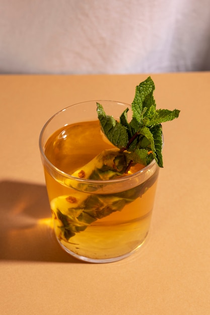 Free photo close-up of cocktail drink on brown desk