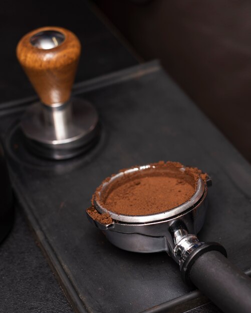 Close-up coffee filter with tamper