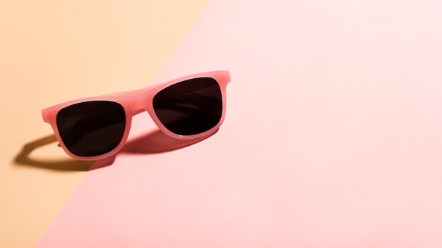 Free photo close-up colorful sunglasses with shadow