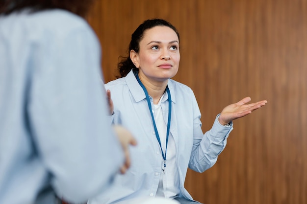 Free photo close up confused woman in therapy