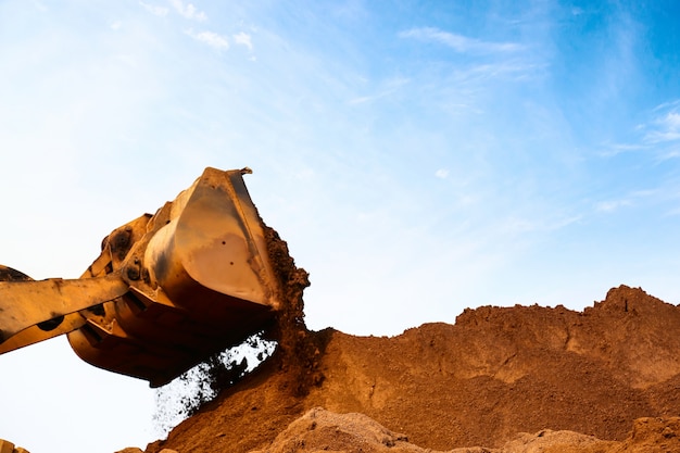 Free photo close-up of a construction site excavator