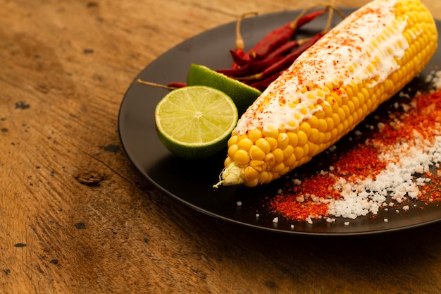 Free photo close-up corn with chili powder and salt