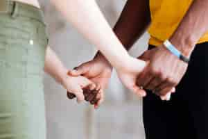 Free photo close-up couple holding hands