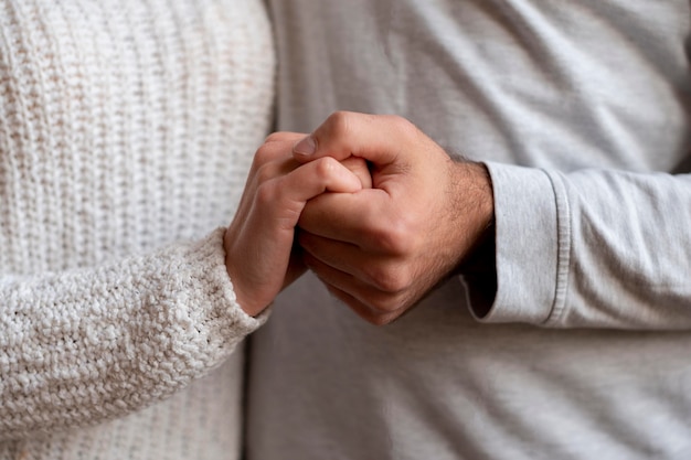 Free photo close-up couple holding hands