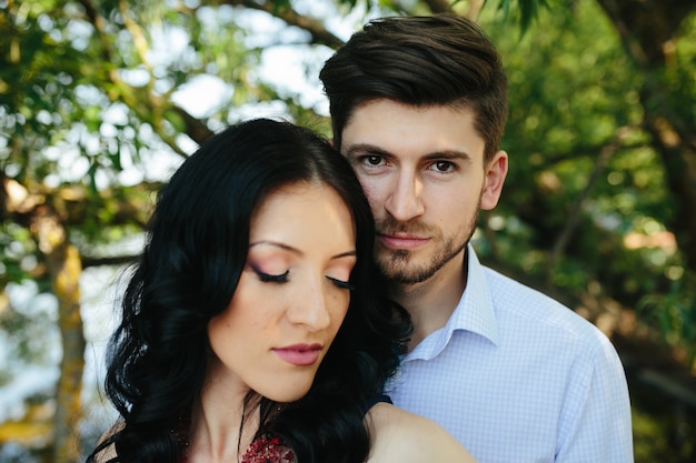 Free photo close-up of couple posing