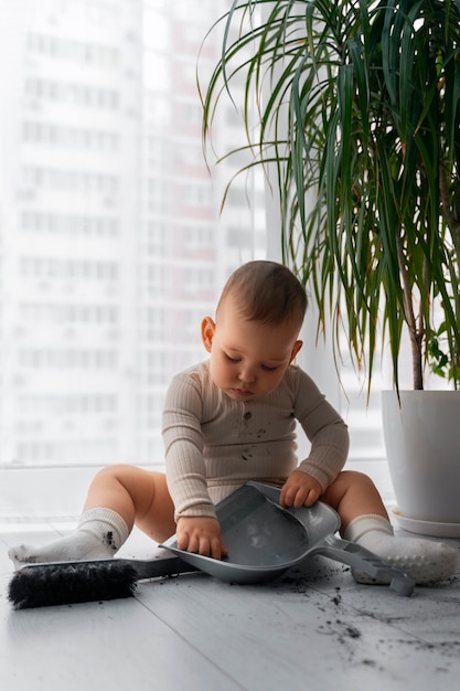 Foto gratuita avvicinati al bambino carino