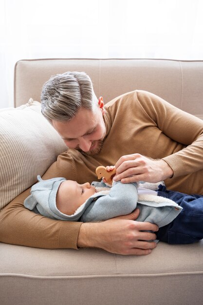 Free photo close up on dad with his baby