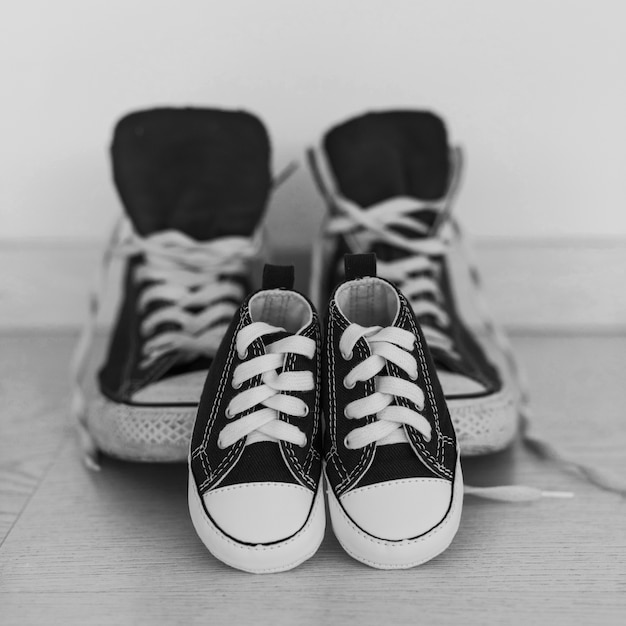 Free photo close-up of dark blue footwear