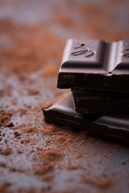 Крупным планом темного шоколада