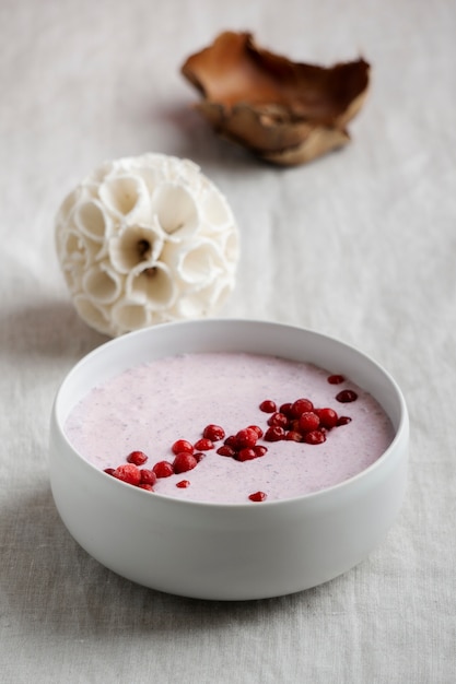 Free photo close up on delicious acai cereal bowl